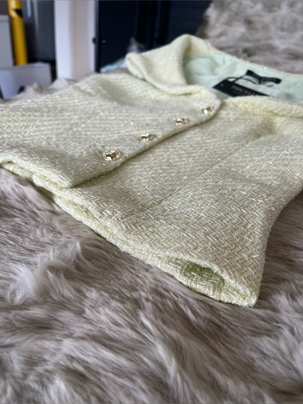 Elegant Light Green Tweed Women's Sleeveless Blazer with Decorative Buttons